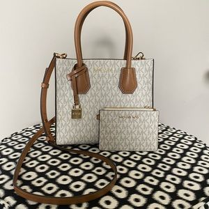 Michael Kors Med Mercer Purse with wallet